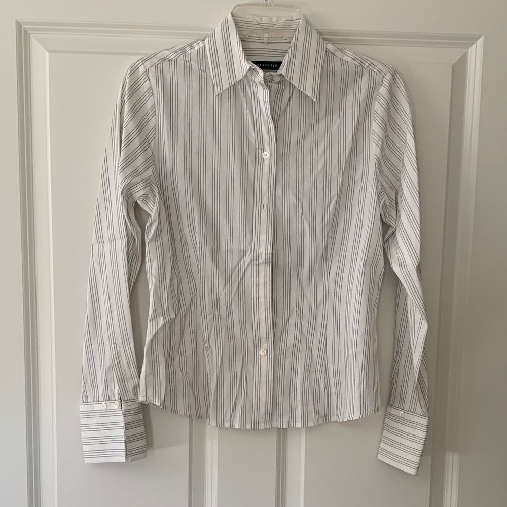 Beautiful Fitted Striped Button-Up Shirt